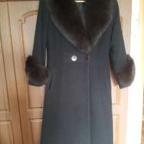 Пальто черное кашемировое с меховым воротником, в г.Алматы