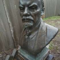 Бронзовая скульптура Ленина, 1960 года, авторская работа, в Белгороде