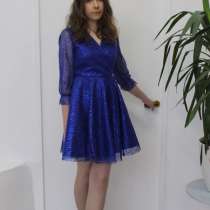 Синее платье, в Москве