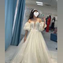 Свадебное платье со шлейфом королевское, в Казани