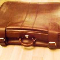 Продам вместительный кожаный чемодан б/у, в Москве