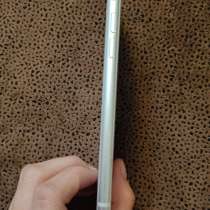 Продаю 8 айфон,64гб, АКБ 68,верхний динамик плохо работает, в Костроме