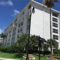 Двухуровневая квартира в Санни-Айлс-Бич, в г.Майами