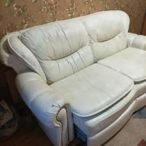 Диван кожаный, в Выборге