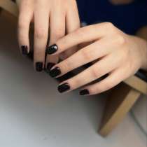 Классический однотонный маникюр с глянцевым покрытием, в Мурманске