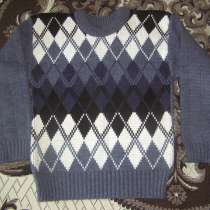 Продам свитера на мальчика 4-6 лет, в Красноярске