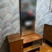 Зеркало с тумбой б/у, в Нефтегорске