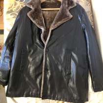 Продать кожаную куртку мех енот 54-56рдемисизонная, в Москве