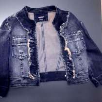 Продам модную джинсовую курточку р-р 42-44 для девушки, в Омске