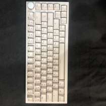 Клавиатура игравая, в комплекте идёт зарядка, клавиши, в Нижневартовске