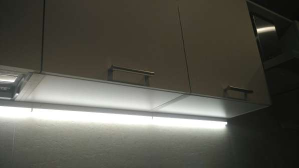 Светильник светодиодный на кухню под полку в Москве фото 5