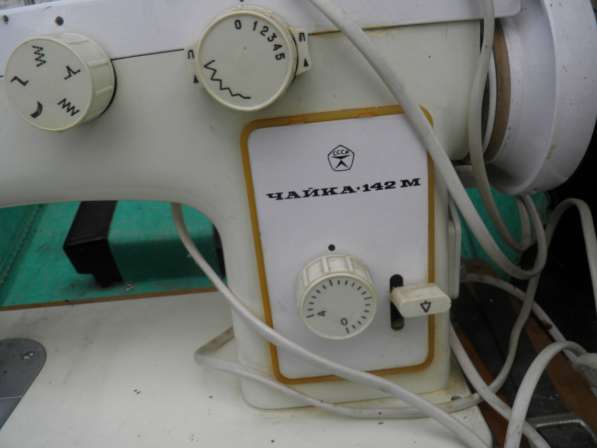 Продаю ручную швейную машинку Чайка 142 М с электроприводом в Анапе