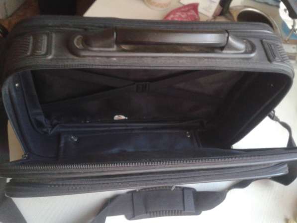 Портфель сумка чемоданчик в дорогу и на работу