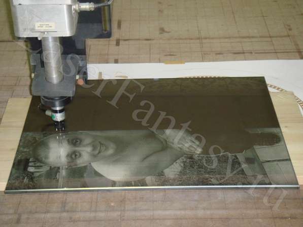 Процесс гравировки любого изображения на разных материалах