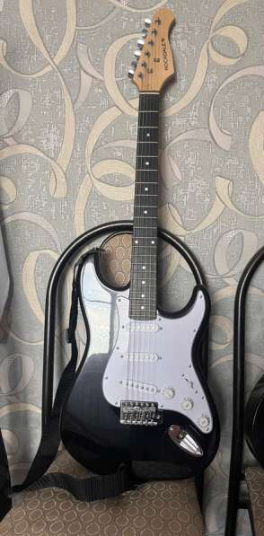 Продам электрогитару rockdale