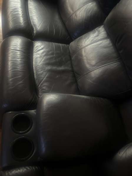 Продаю Кожаный диван в фото 5