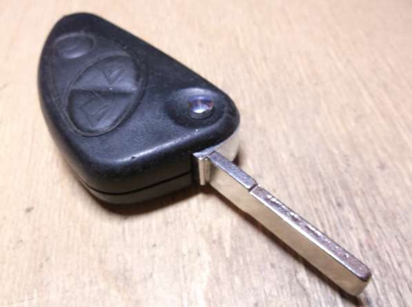 Alfa Romeo 3 button remote key CE08