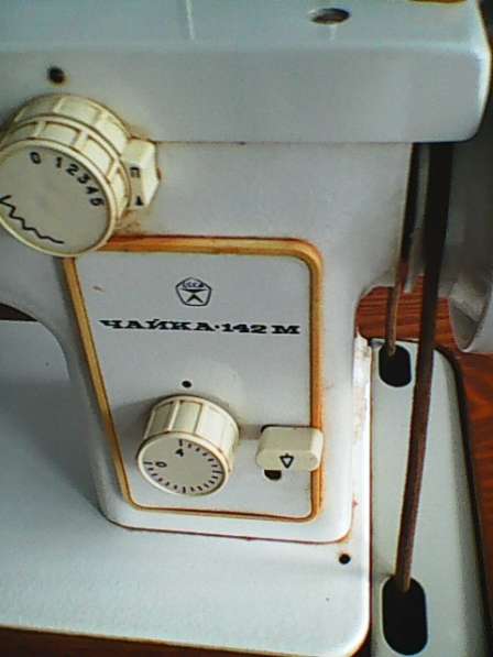 Ножная многофункцианальная швейная машинка в фото 9