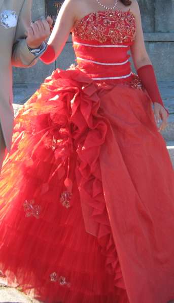Вечернее(свадебное) платье красного цветаdt