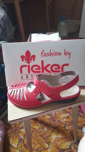 Босоножки женские продаю