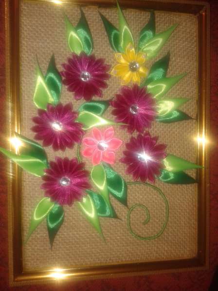Картины цветов вышивкой и цветы канзаши атласными лентами в фото 4