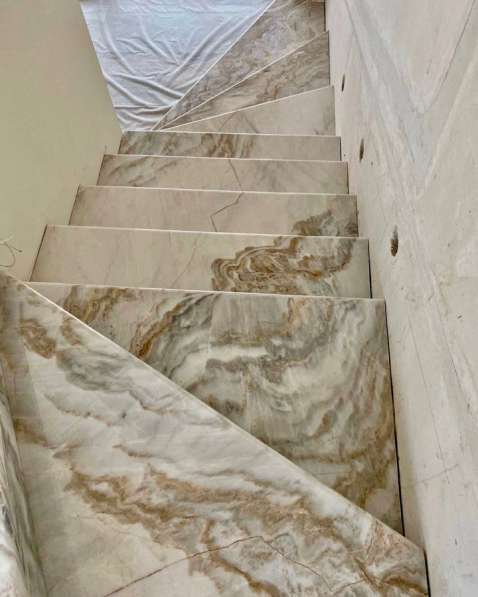 Лестницы и ступени из мрамора, гранита, травертина в Сочи фото 13