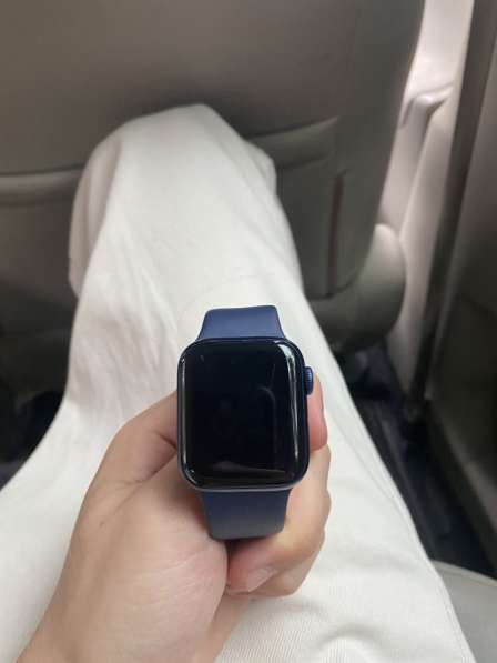 Продаю apple watch, series 4 40mm silver, series 6 40mm blue в фото 5