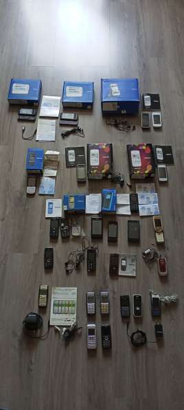 Раритетные рабочие телефоны, некоторые с полным комплектом