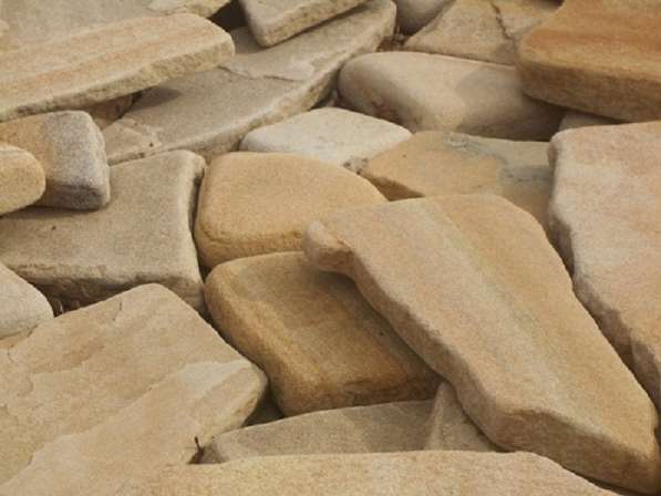 Камень песчаник окатанный в фото 4