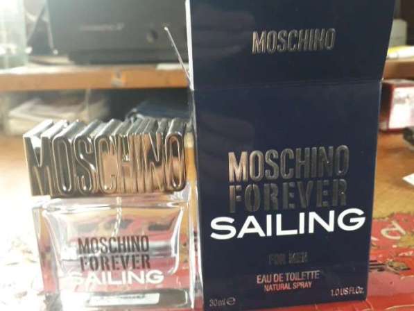 Moschino forever sailing