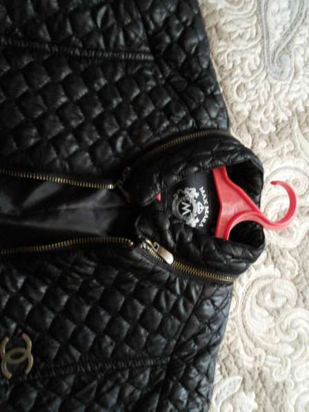 Женская куртка стеганная размер М, черная