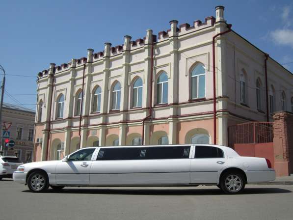 Прокат лимузина Lincoln Town Car Executive (белый) в Томске фото 8