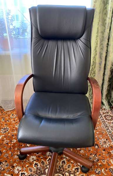 Продаю кресло руководителя
