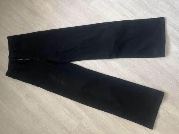 Черные джинсы