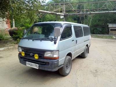 подержанный автомобиль Toyota Hiace, продажав Москве