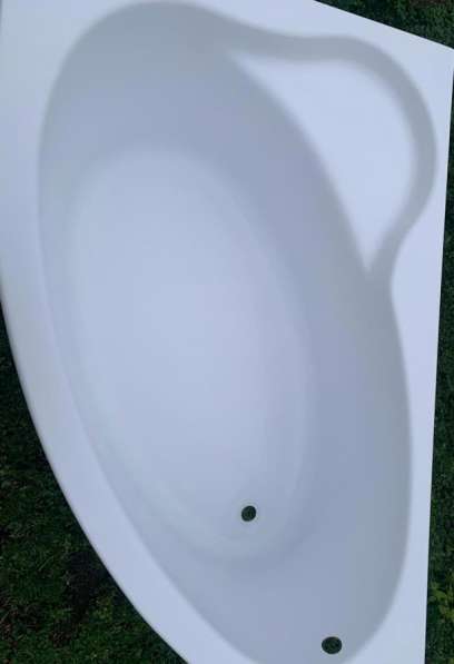 Угловая акриловая ванна