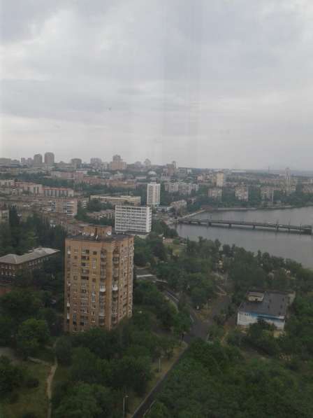 Продам 4 комнатную квартиру в новострое в центре Донецка в 