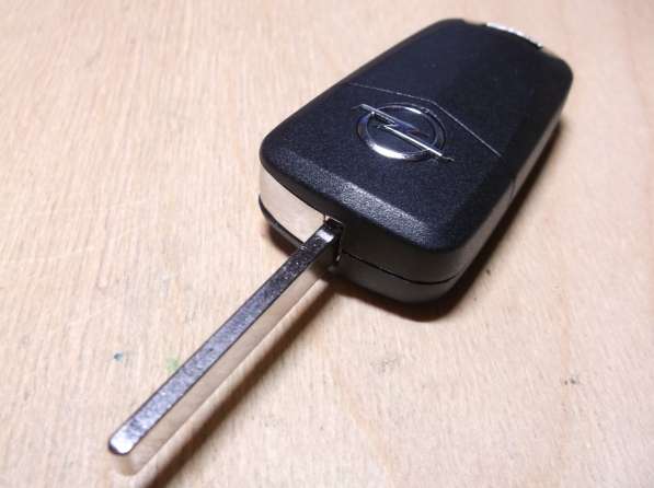 Opel Astra H / Zafira B чип ключ Valeo 736-743-A