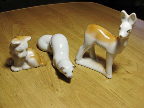 Три фарфоровые статуэтки (животные) в 