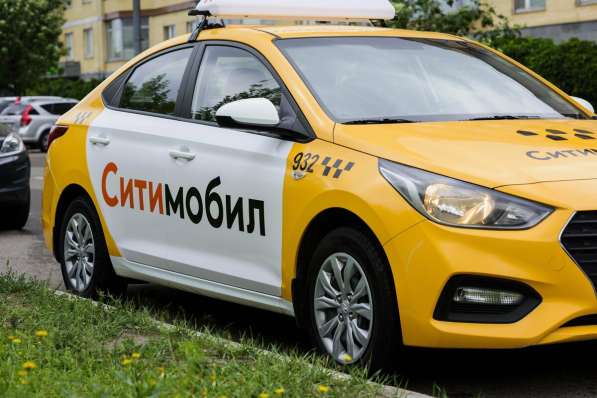 Водитель такси, ситимобил на своей машине