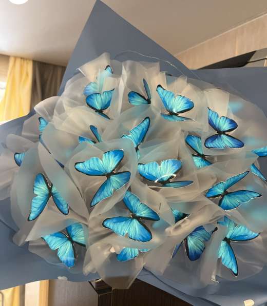 Букеты из бабочек, атласных роз в Чебоксарах