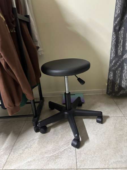 Стул на колесиках