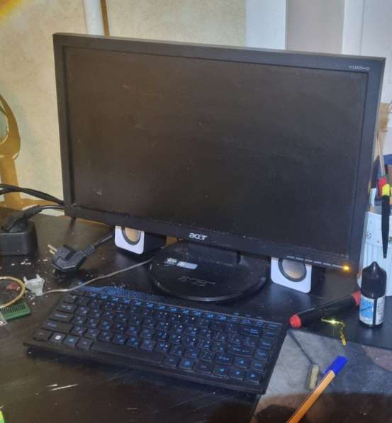 Продам старенький компьютер с монитором