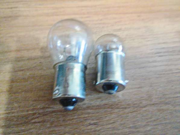 Лампы автомобильные 12V 21W и 10W с одним контактом
