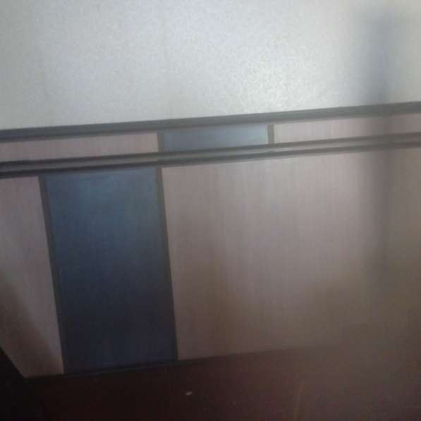 Шкаф угловой раздвижной с зеркалами. Шкаф разобран