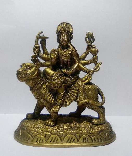 Дурга на тигре-самая популярная богиня в индуизме