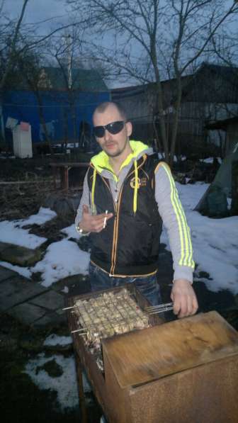 Иван, 25 лет, хочет познакомиться