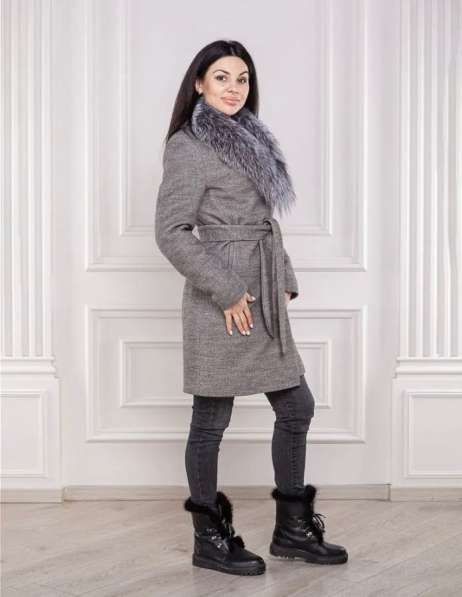 Женское пальто с мехом в Ухте