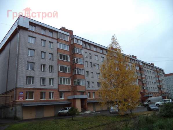 Продам трехкомнатную квартиру в Вологда.Жилая площадь 102,20 кв.м.Дом кирпичный.Есть Балкон.