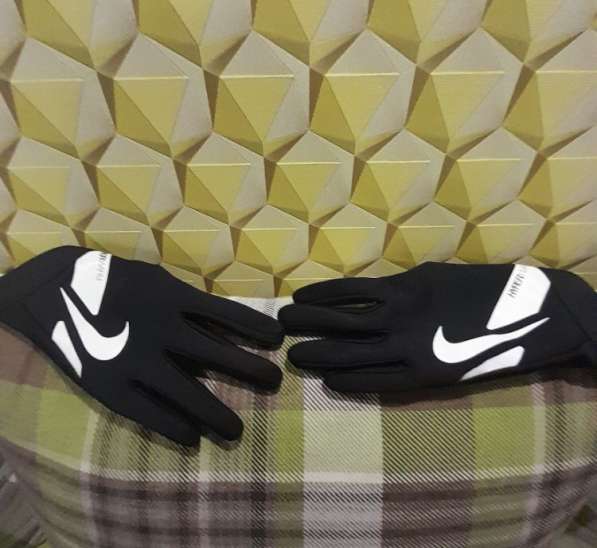 Перчатки Nike Hyperwarm в Брянске